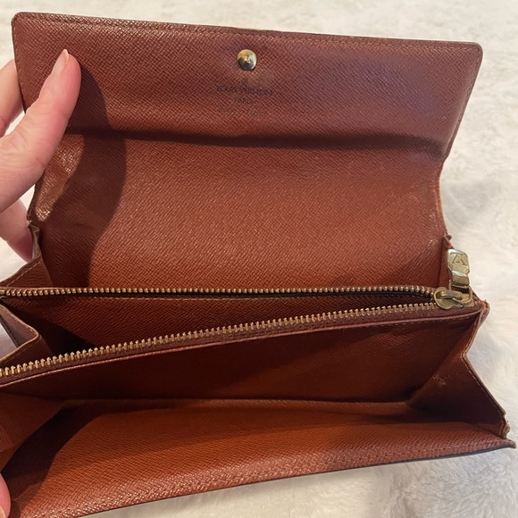 Authentic Vintage Louis Vuitton Sarah Wallet - Picture 3 of 7